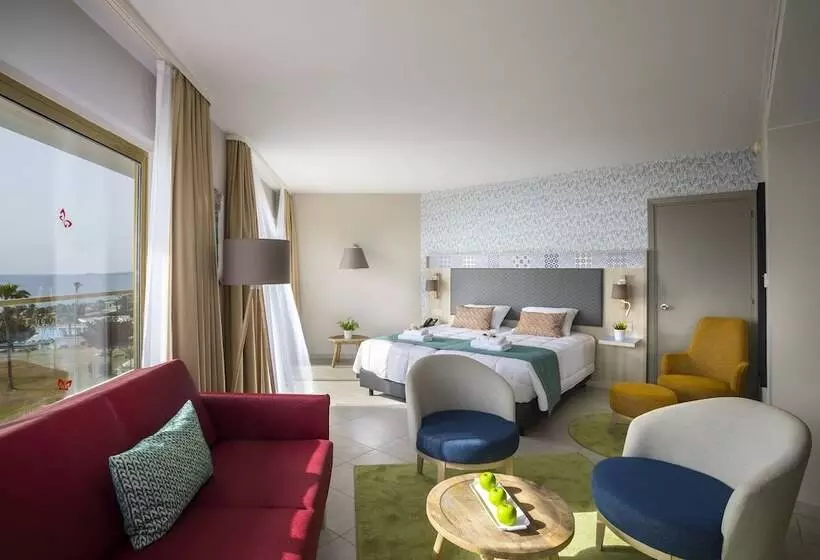 オーシャンビュースイート, Leonardo Laura Beach & Splash Resort