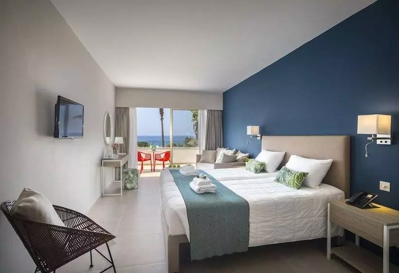 オーシャンビュースイート, Leonardo Laura Beach & Splash Resort