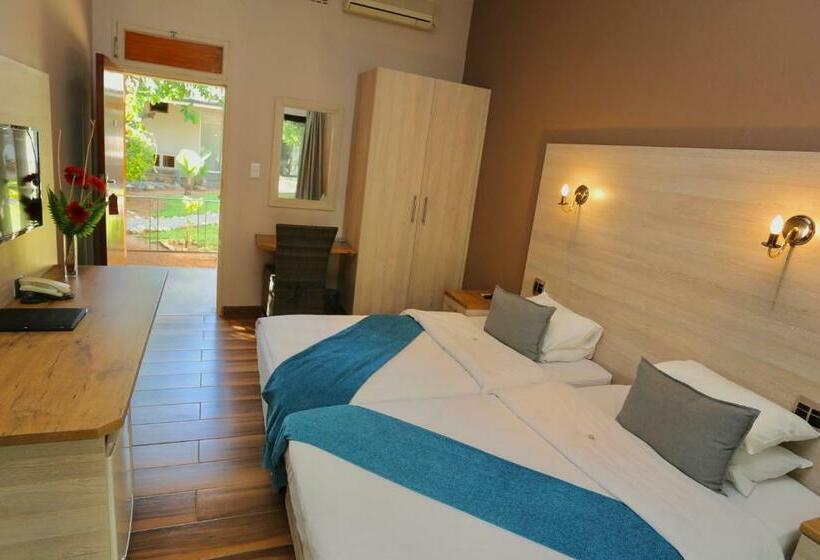 اتاق استاندارد با چشمانداز استخر, Minen