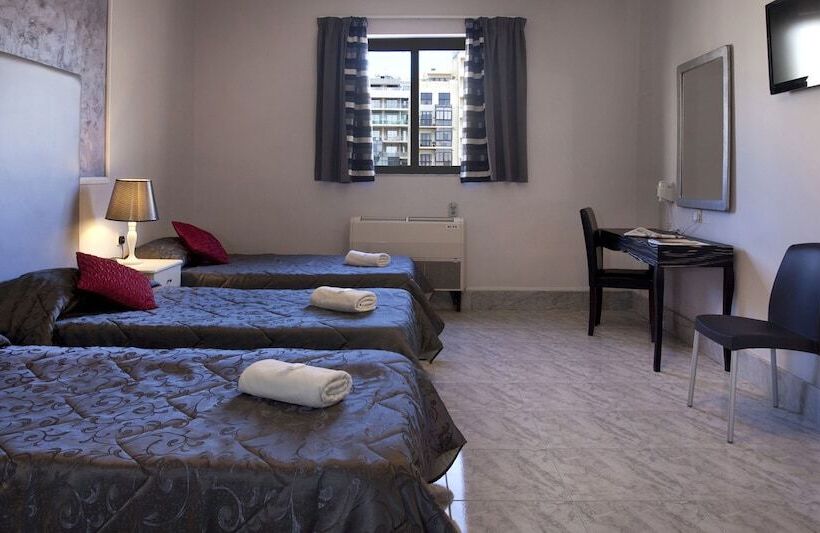 اتاق استاندارد سه نفره, Sliema Marina