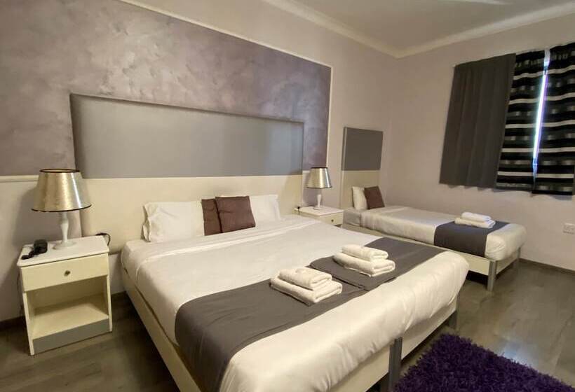 اتاق استاندارد سه نفره, Sliema Marina