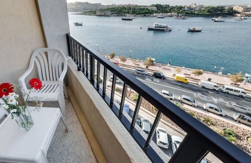 اتاق استاندارد چهار تخته با چشم‌انداز دریا, Sliema Marina