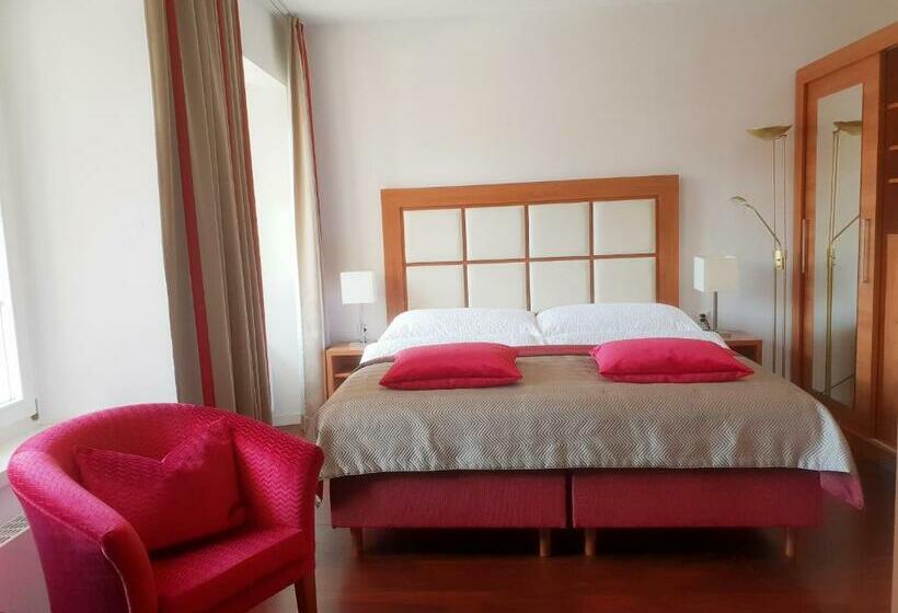 Quarto Superior, Zur Post