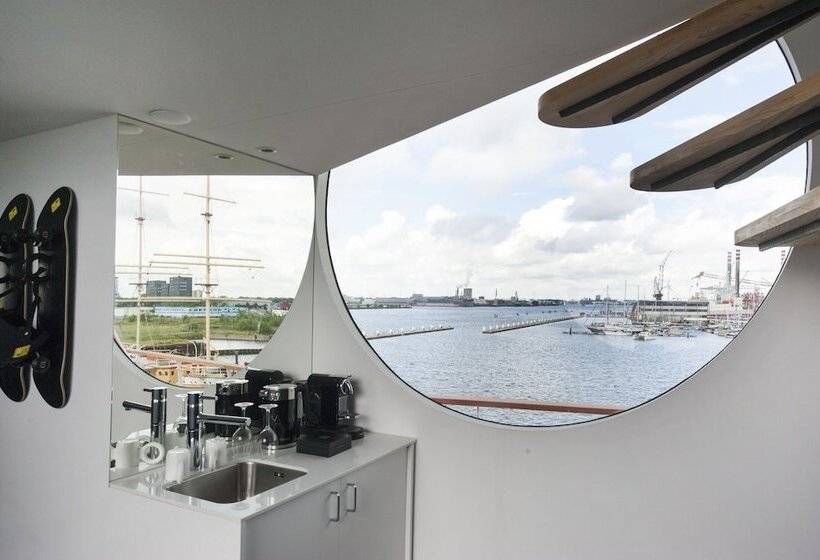Standard Room, Botel