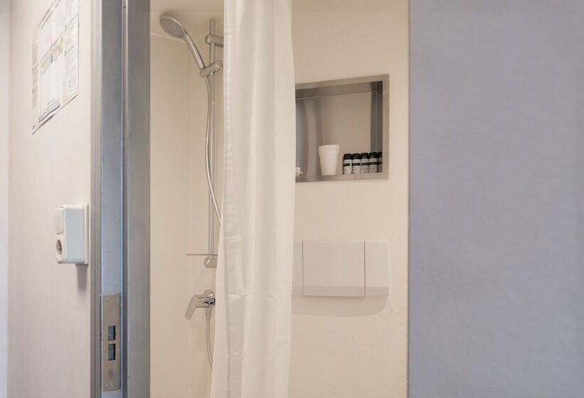 اتاق استاندارد چهار تخته, Botel