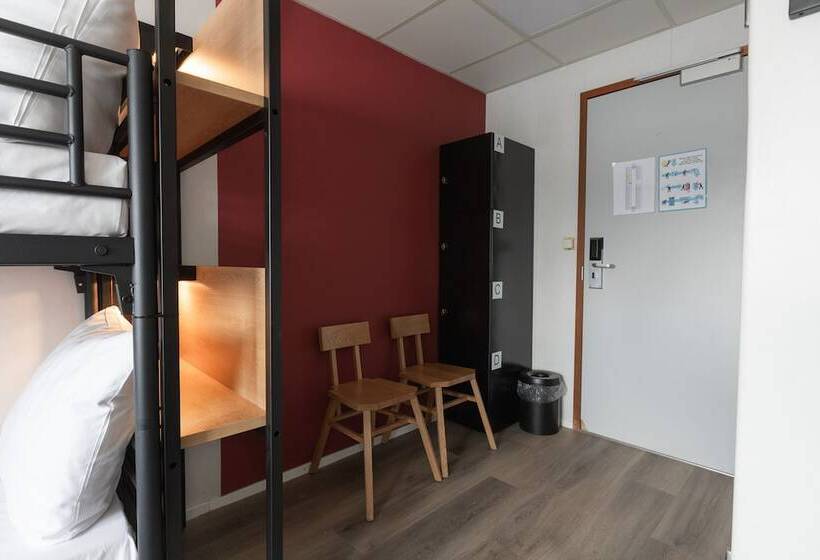 Standard Quadruple Room, Botel