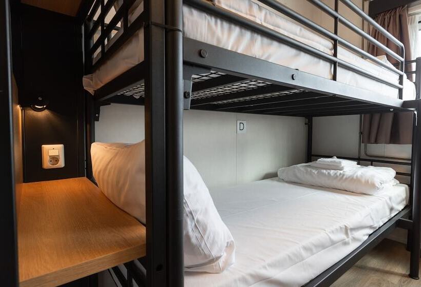 اتاق استاندارد چهار تخته, Botel