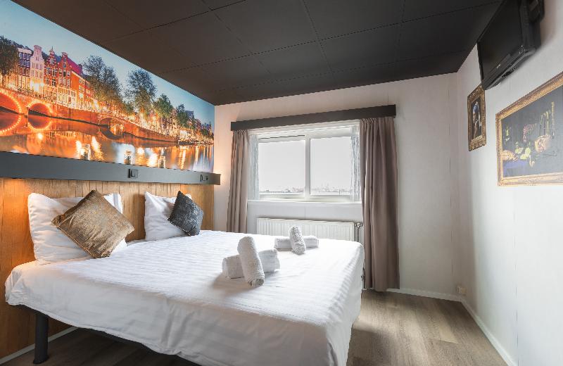 Standard Room, Botel