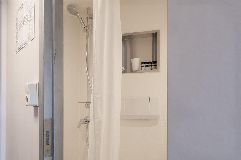 اتاق استاندارد چهار تخته, Botel