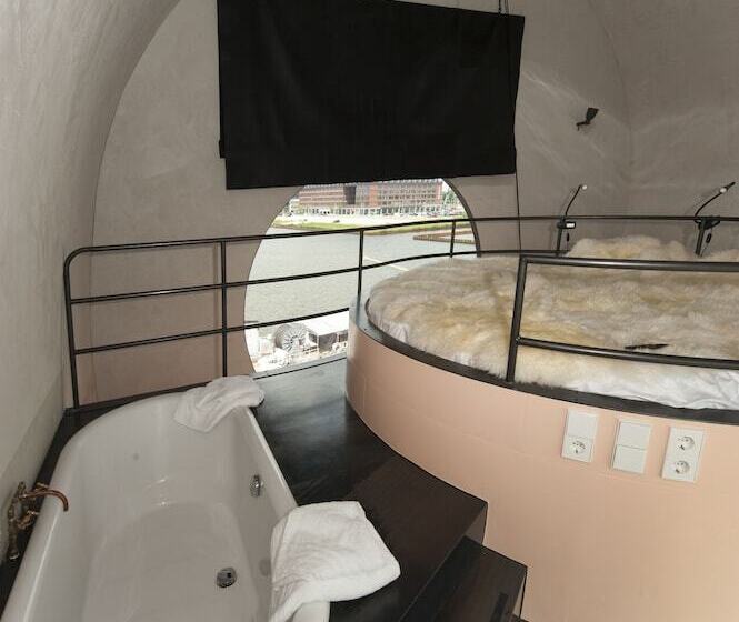 اتاق استاندارد, Botel