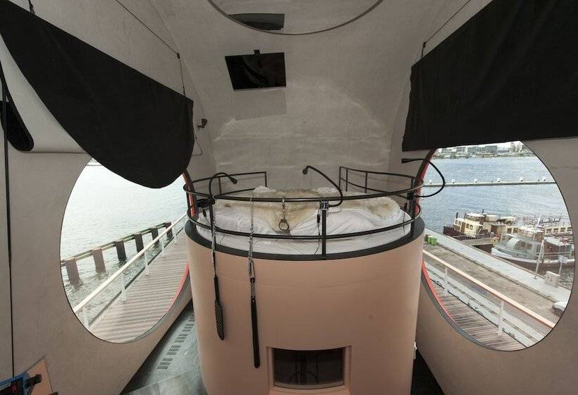 Standard Room, Botel