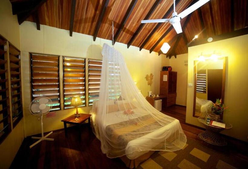 스탠다드 방갈로 정원 전망, Club Fiji Resort