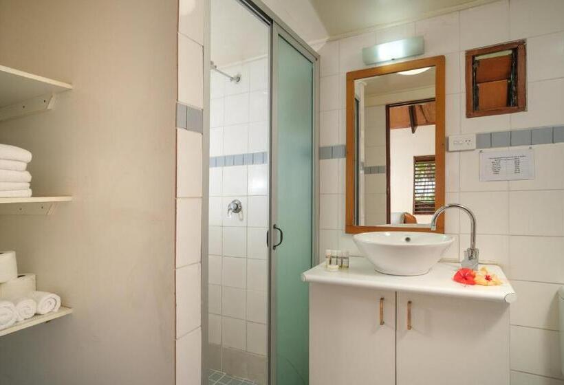 بنجلو عائلى, Club Fiji Resort