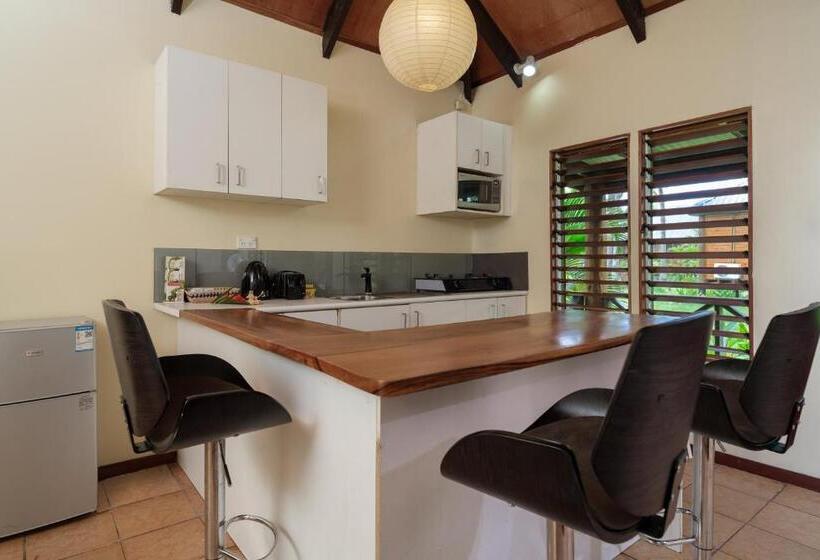 패밀리 방갈로, Club Fiji Resort