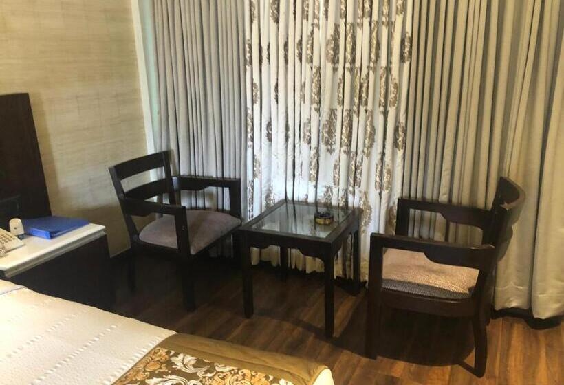 اتاق لوکس, Holiday Resort