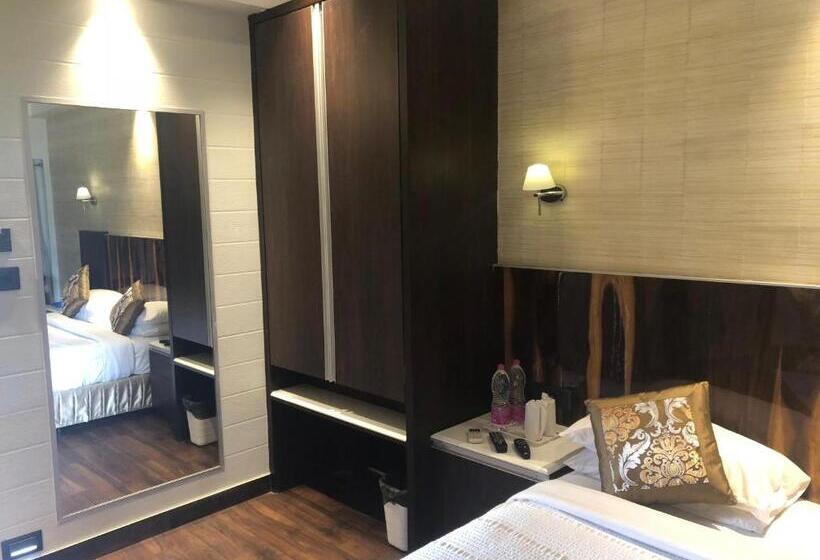 اتاق لوکس, Holiday Resort