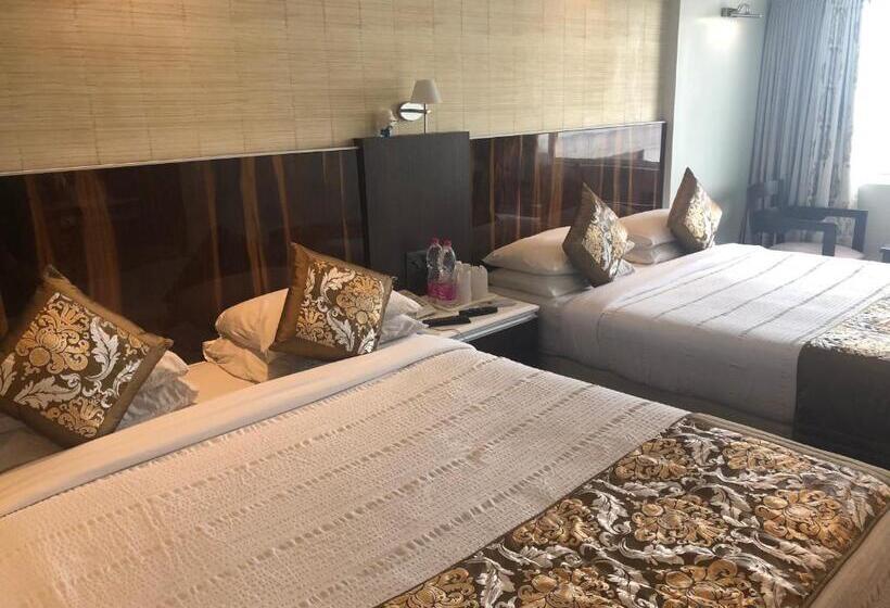 اتاق خانوادگی با چشم‌انداز دریا, Holiday Resort