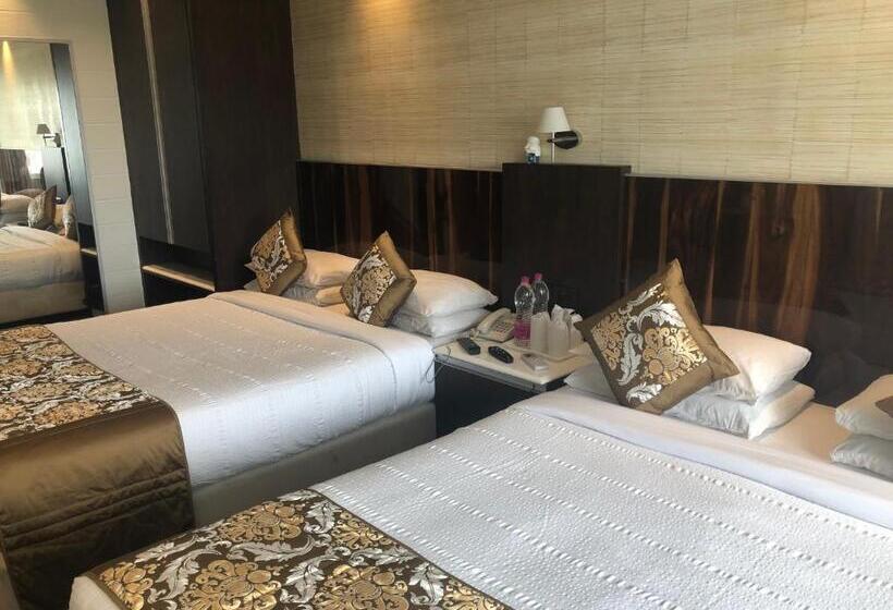 اتاق خانوادگی با چشم‌انداز دریا, Holiday Resort