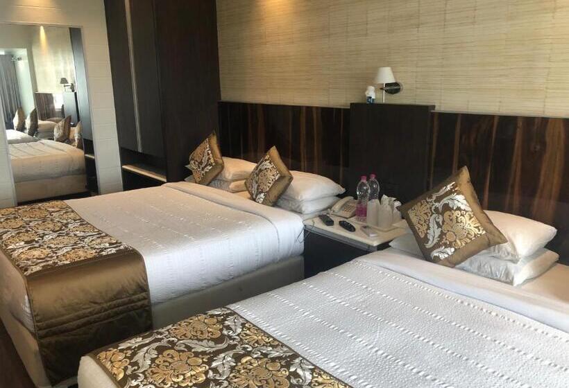 اتاق خانوادگی با چشم‌انداز دریا, Holiday Resort