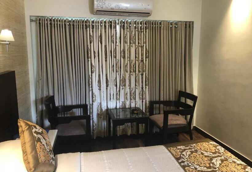 اتاق خانوادگی با چشم‌انداز دریا, Holiday Resort