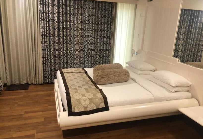 سوئیت پرزیدنت, Holiday Resort