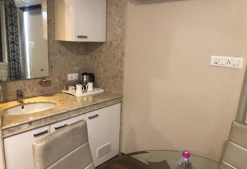 سوئیت پرزیدنت, Holiday Resort