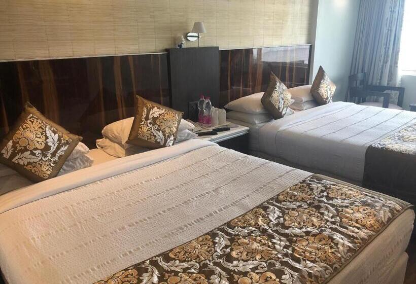 اتاق خانوادگی با چشم‌انداز دریا, Holiday Resort