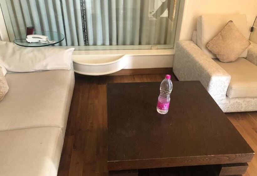 سوئیت پرزیدنت, Holiday Resort