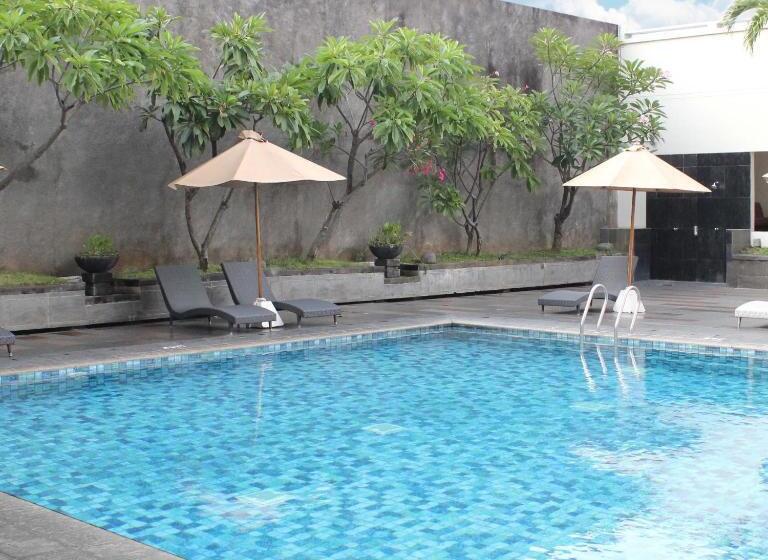 جناح إدارى, Santika Premiere Semarang