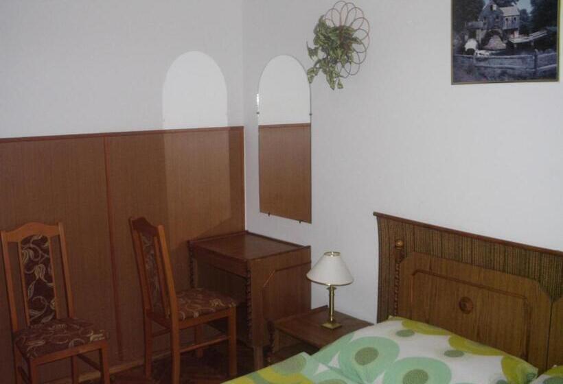 غرفة قياسية فردية, Stop Panzio