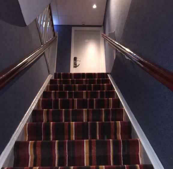 スタンダードシングルルーム, The Old Nickel