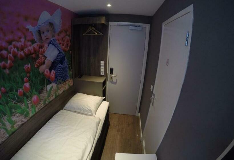 スタンダードシングルルーム, The Old Nickel