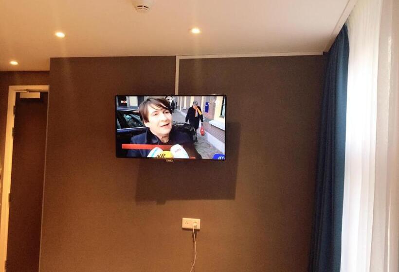 スタンダードルーム, The Old Nickel