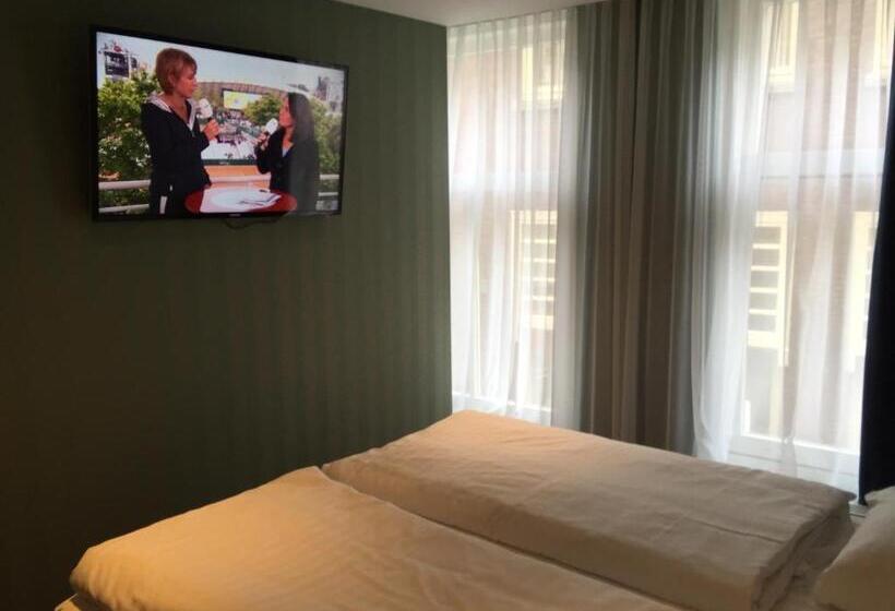 スタンダードルーム, The Old Nickel