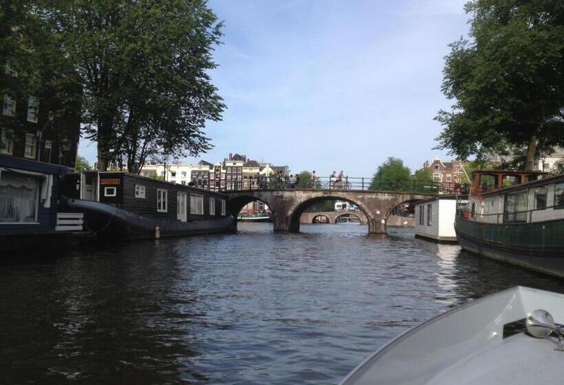 スタンダードトリプルルーム, The Old Nickel