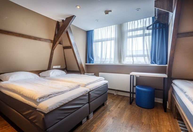 スタンダードトリプルルーム, The Old Nickel