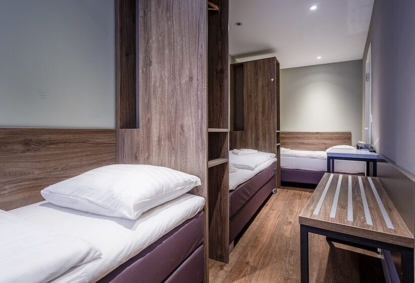 スタンダードトリプルルーム, The Old Nickel