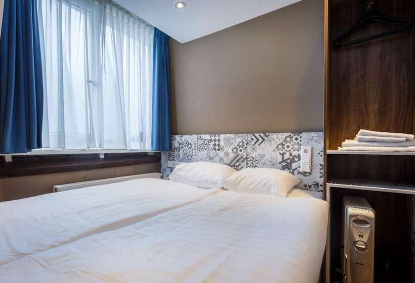 スタンダード４人部屋, The Old Nickel