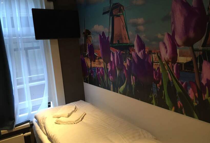 スタンダードシングルルーム, The Old Nickel