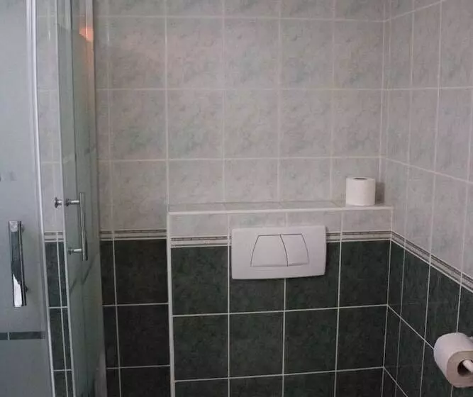 コンフォートルーム, Komfort Hotel Platán