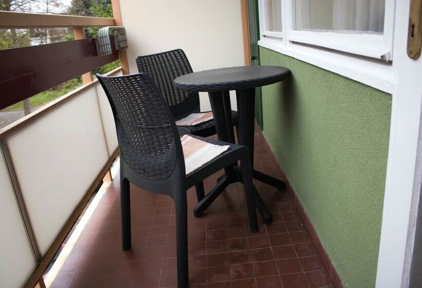 חדר קומפורט, Komfort Hotel Platán