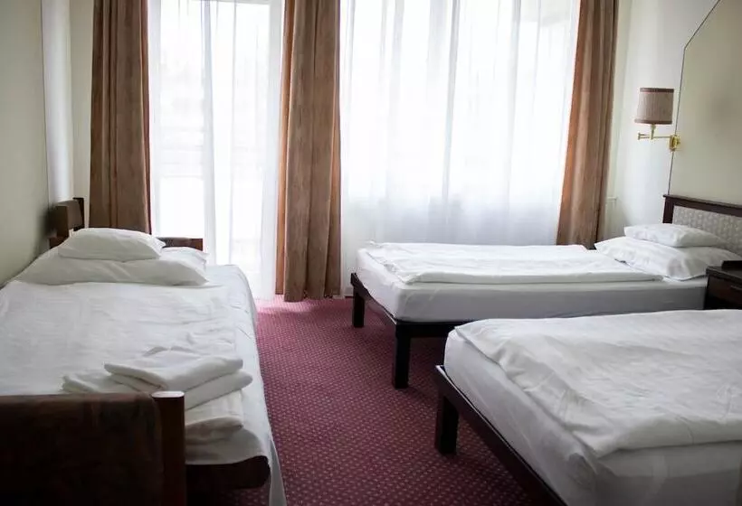 コンフォートルーム, Komfort Hotel Platán