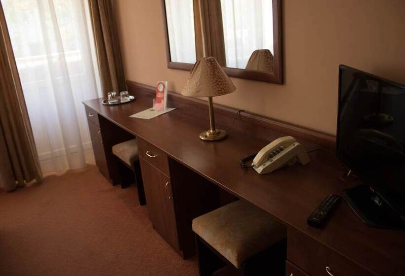 חדר קומפורט, Komfort Hotel Platán