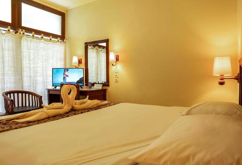 בקתה סופריור, Besakih Beach