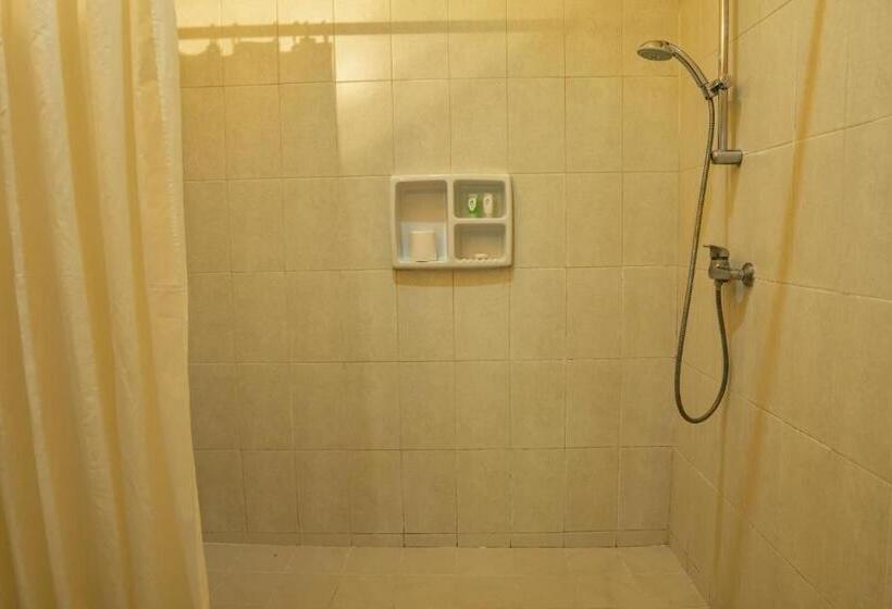 בקתה סופריור, Besakih Beach