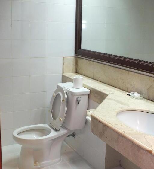 חדר סטנדרט לשלושה, Besakih Beach