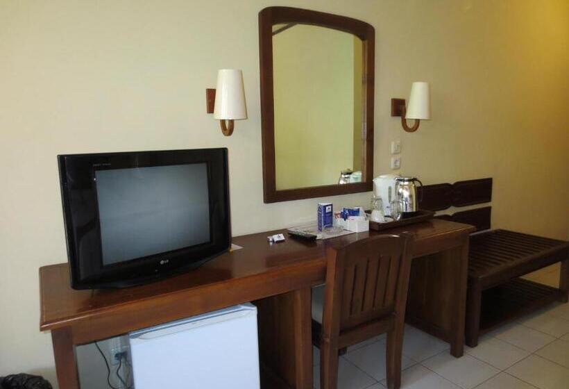 חדר סטנדרט לשלושה, Besakih Beach