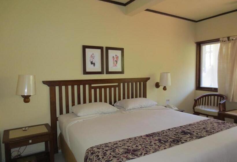 חדר סטנדרט לשלושה, Besakih Beach