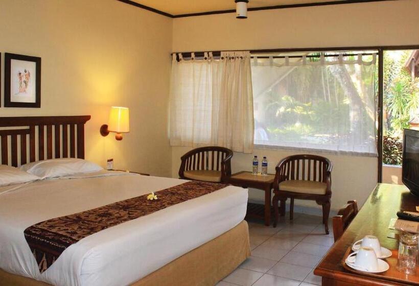 חדר סטנדרט לשלושה, Besakih Beach