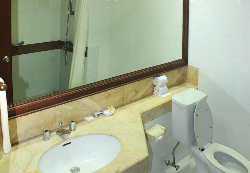 חדר סטנדרט לשלושה, Besakih Beach